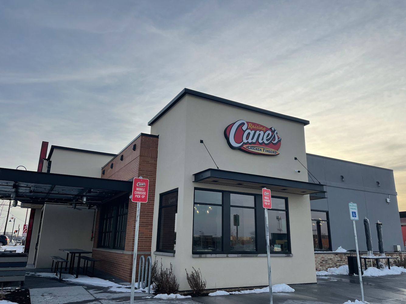Raising Cane's Chicken Fingers: 3065 White Bear Ave N, Maplewood, MN 55109